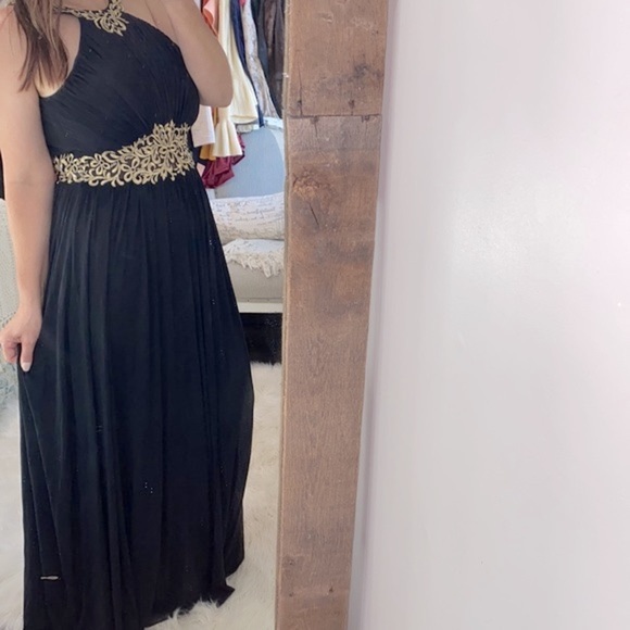 Cachet black Roman halter style maxi formal gown size 4 - Picture 3 of 9